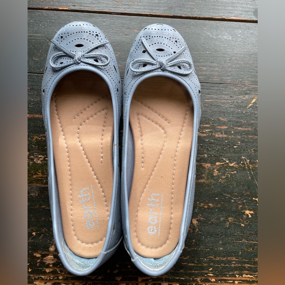 Earth Women's light blue Flats